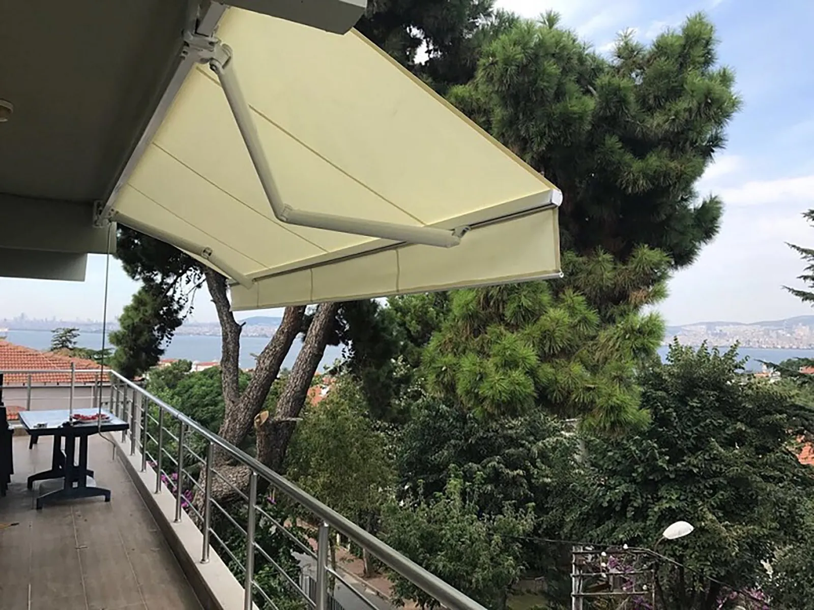 Yenişehir mafsallı tente uygulaması – Salimoğulları Tente